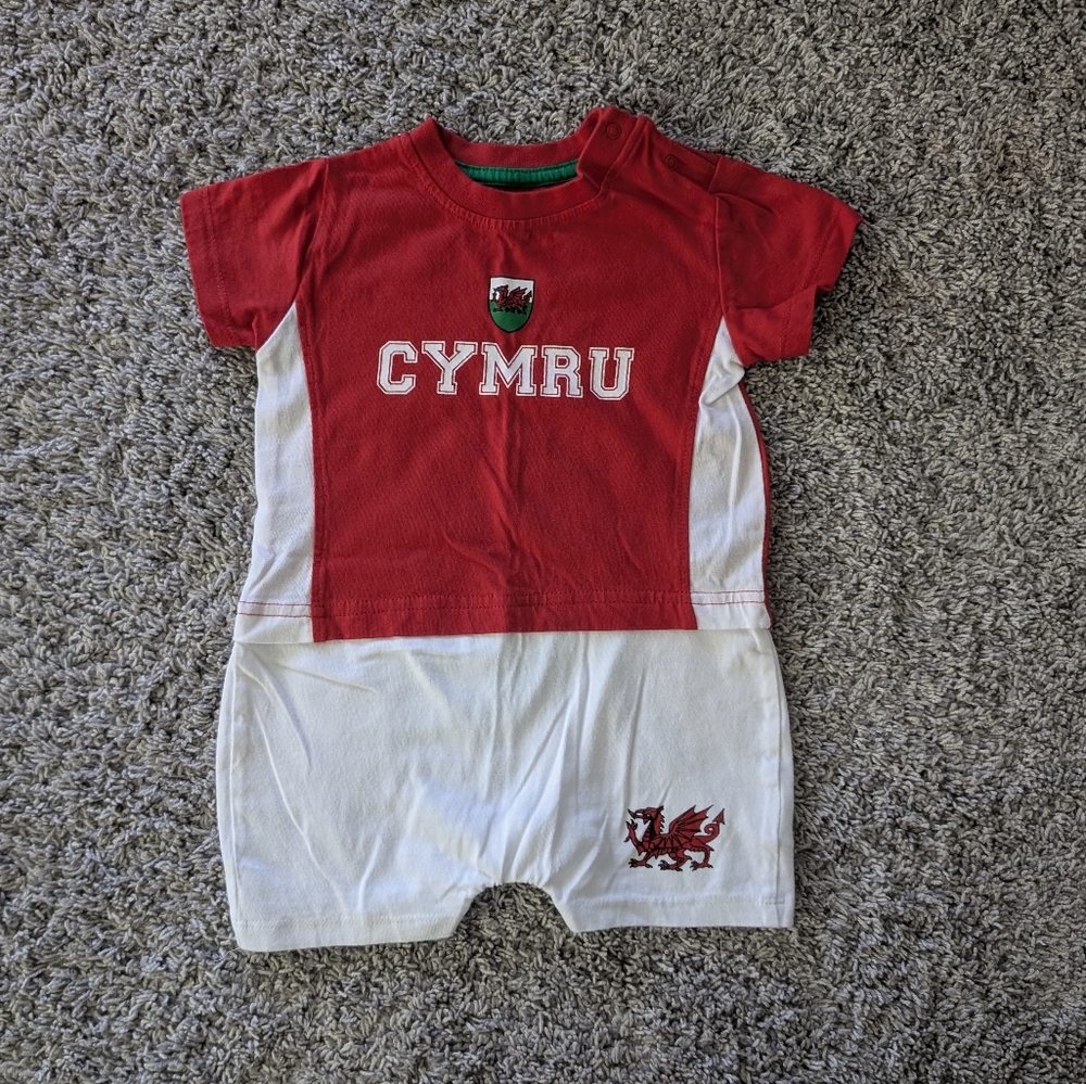 Baby boys Lullaby Wales CYMRU Rugby romper 9-12 months